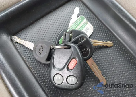 2004 Chevrolet Suburban 1500 Ls из США, поврежденный, VIN 1GNEC16Z24J238030